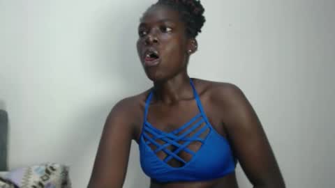luo_queen online show from May 8, 8:41 am