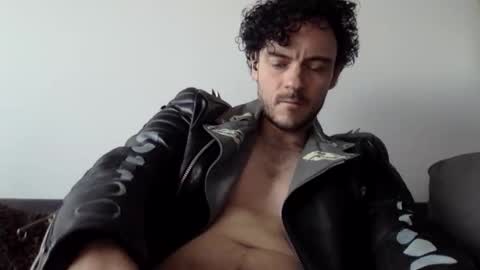 Snapshot of lupine_666 chatting on December 20, 9:43 am Lupine online show from December 20, 9:43 am