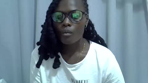 Snapshot of lupitah_ chatting on October 19, 10:21 pm sweet girl online show from October 19, 10:21 pm