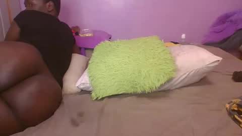 Snapshot of luscious_cuvy chatting on October 15, 12:27 pm luscious online show from October 15, 12:27 pm