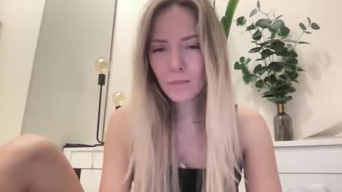 lusiluv online show from March 5, 6:59 pm