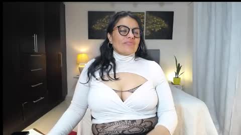 Snapshot of lust_mom chatting on May 22, 2:40 am Angela 3 online show from May 22, 2:40 am