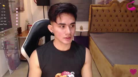 Snapshot of lustdesirex19 chatting on February 17, 2:37 pm David online show from February 17, 2:37 pm