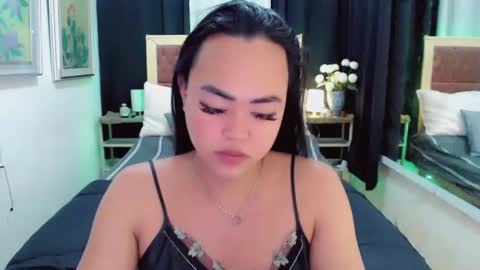 Snapshot of lustfuloffendertrina chatting on January 7, 9:50 am Trina online show from January 7, 9:50 am