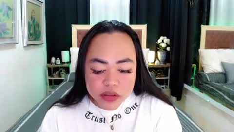 Snapshot of lustfuloffendertrina chatting on January 27, 8:18 am Trina online show from January 27, 8:18 am