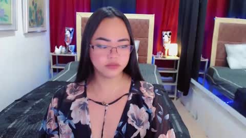 Snapshot of lustfuloffendertrina chatting on February 21, 9:45 am Trina online show from February 21, 9:45 am