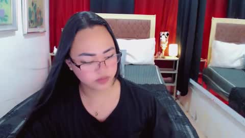 Snapshot of lustfuloffendertrina chatting on February 23, 8:28 am Trina online show from February 23, 8:28 am