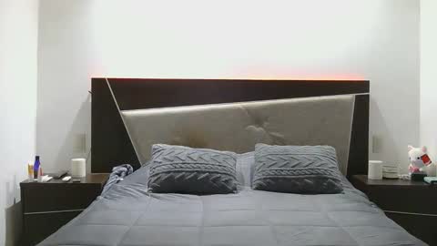 lustonfan online show from April 2, 9:45 pm