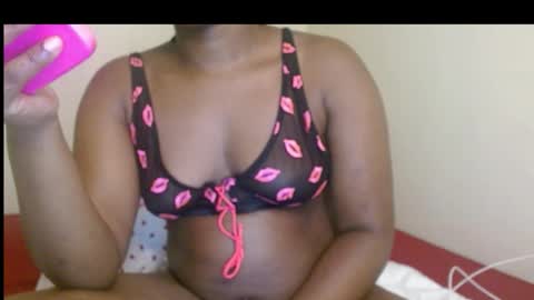 Snapshot of lustrouschoco chatting on February 3, 4:54 am lustrous-choco online show from February 3, 4:54 am