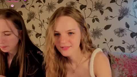 Snapshot of lustyaura chatting on October 4, 8:29 pm Aura online show from October 4, 8:29 pm