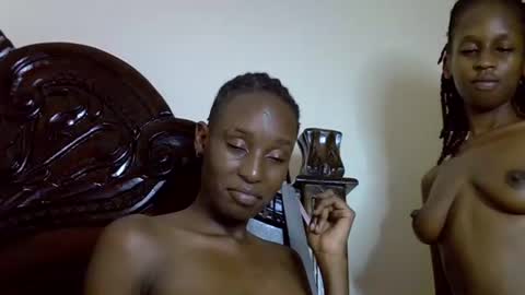 lutino_lovebirds online show from April 4, 7:33 pm