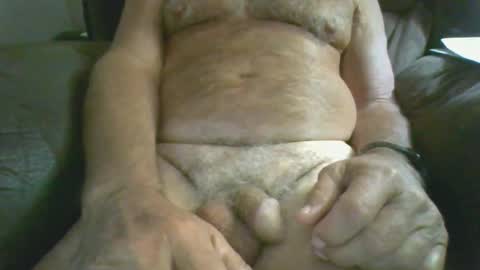 Snapshot of luv269er chatting on December 19, 12:34 am luv269er online show from December 19, 12:34 am