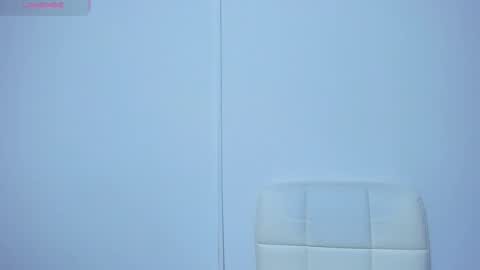 Snapshot of luvely_unique chatting on October 9, 10:41 pm Lu. online show from October 9, 10:41 pm