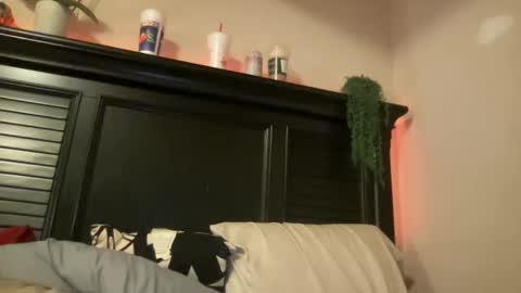 Snapshot of luvrxstarx chatting on December 2, 3:34 am luvrxstarx online show from December 2, 3:34 am