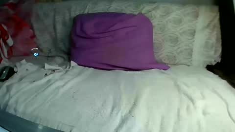 Snapshot of luvu4everxxx chatting on March 10, 6:38 am Bee Bee online show from March 10, 6:38 am