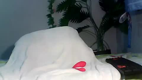 Snapshot of luvu4everxxx chatting on September 17, 3:35 pm Bee Bee online show from September 17, 3:35 pm