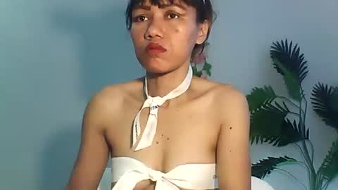 Snapshot of luvu4everxxx chatting on September 26, 3:54 am Bee Bee online show from September 26, 3:54 am