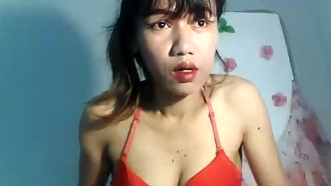 Snapshot of luvu4everxxx chatting on November 7, 2:11 am Bee Bee online show from November 7, 2:11 am