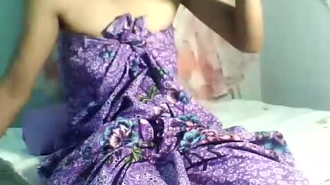 Snapshot of luvu4everxxx chatting on November 16, 6:46 pm Bee Bee online show from November 16, 6:46 pm