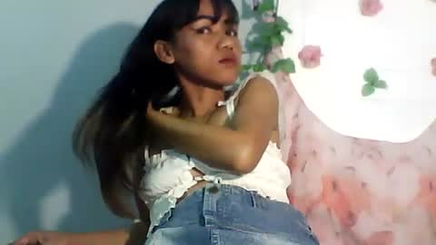 Snapshot of luvu4everxxx chatting on November 29, 5:38 pm Bee Bee online show from November 29, 5:38 pm