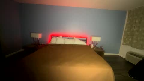 luvvlee online show from April 5, 11:40 am