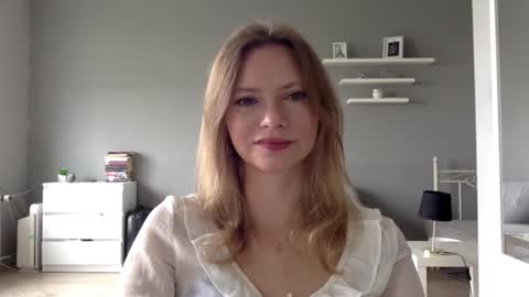 Snapshot of lux_millie chatting on September 19, 7:43 am Millie online show from September 19, 7:43 am