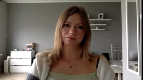 Snapshot of lux_millie chatting on September 22, 2:41 pm Millie online show from September 22, 2:41 pm