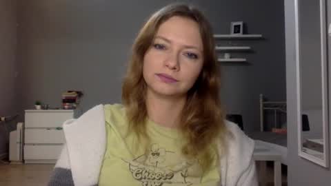 Snapshot of lux_millie chatting on November 2, 10:12 pm Millie online show from November 2, 10:12 pm