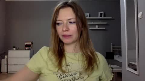 Snapshot of lux_millie chatting on November 6, 10:43 pm Millie online show from November 6, 10:43 pm