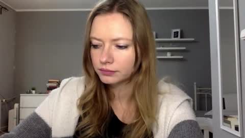 Snapshot of lux_millie chatting on November 23, 2:39 pm Millie online show from November 23, 2:39 pm