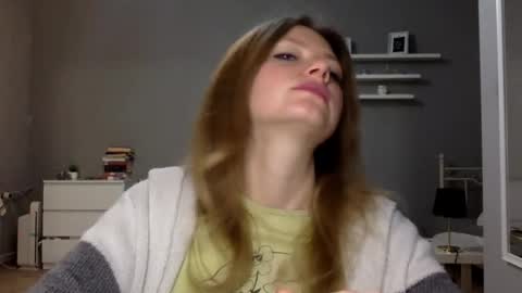 Snapshot of lux_millie chatting on November 25, 10:10 pm Millie online show from November 25, 10:10 pm