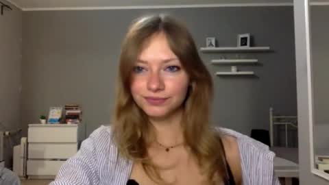 Snapshot of lux_millie chatting on December 20, 3:41 pm Millie online show from December 20, 3:41 pm