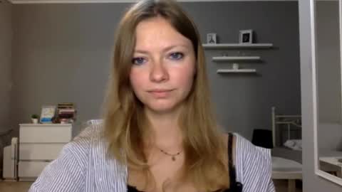 Snapshot of lux_millie chatting on December 21, 6:26 pm Millie online show from December 21, 6:26 pm