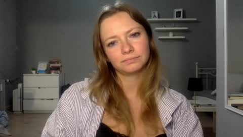 Snapshot of lux_millie chatting on December 22, 11:02 pm Millie online show from December 22, 11:02 pm