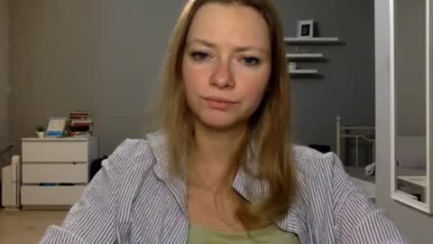 Snapshot of lux_millie chatting on January 7, 10:34 pm Millie online show from January 7, 10:34 pm