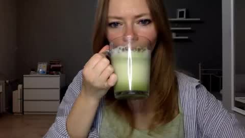 Snapshot of lux_millie chatting on January 18, 3:27 pm Millie online show from January 18, 3:27 pm