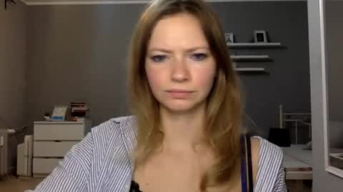 Snapshot of lux_millie chatting on February 10, 10:25 pm Millie online show from February 10, 10:25 pm