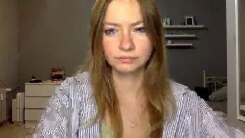 Snapshot of lux_millie chatting on February 17, 9:54 pm Millie online show from February 17, 9:54 pm