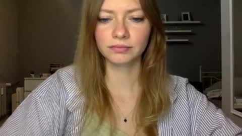 Snapshot of lux_millie chatting on February 24, 10:08 pm Millie online show from February 24, 10:08 pm