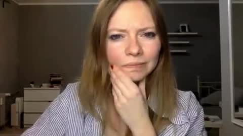 Snapshot of lux_millie chatting on February 26, 10:31 pm Millie online show from February 26, 10:31 pm