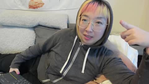 Snapshot of luxgray chatting on December 9, 9:16 pm LuxGray online show from December 9, 9:16 pm