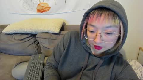 Snapshot of luxgray chatting on February 1, 1:12 am LuxGray online show from February 1, 1:12 am