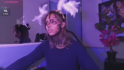 Snapshot of luxiel_ chatting on November 13, 10:52 pm Luxiel 3 online show from November 13, 10:52 pm