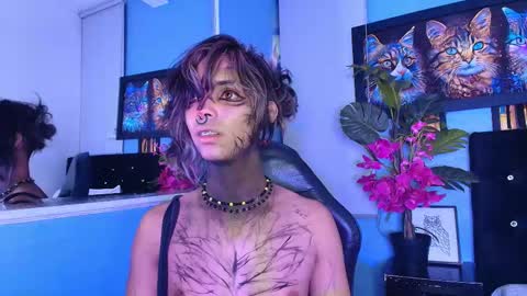 Snapshot of luxiel_ chatting on November 15, 12:19 am Luxiel 3 online show from November 15, 12:19 am