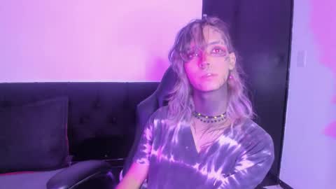 Snapshot of luxiel_ chatting on November 15, 10:59 pm Luxiel 3 online show from November 15, 10:59 pm