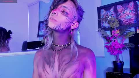 Snapshot of luxiel_ chatting on November 20, 7:57 pm Luxiel 3 online show from November 20, 7:57 pm