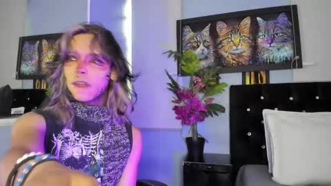 Snapshot of luxiel_ chatting on November 24, 9:03 pm Luxiel 3 online show from November 24, 9:03 pm