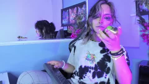 Snapshot of luxiel_ chatting on November 25, 10:54 pm Luxiel 3 online show from November 25, 10:54 pm