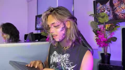 Snapshot of luxiel_ chatting on November 26, 10:55 pm Luxiel 3 online show from November 26, 10:55 pm