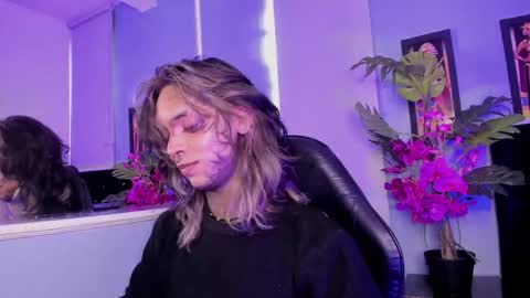 Snapshot of luxiel_ chatting on December 2, 9:54 pm Luxiel 3 online show from December 2, 9:54 pm